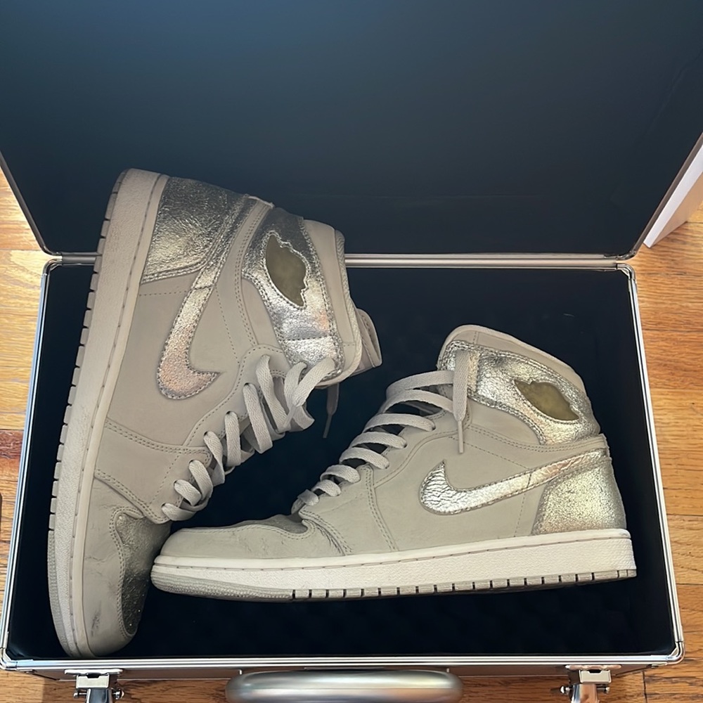 Nike Air Jordan 1 Retro High Neutral Grey Size 11